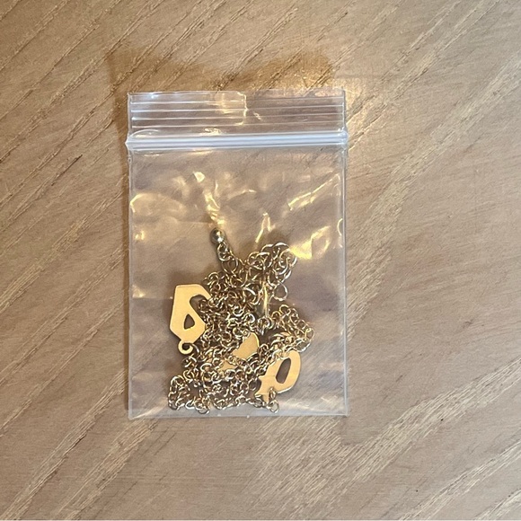 *NEW* TAYLOR SWIFT Themed Reputation Rep Album Letter Necklace in Gold - Picture 4 of 6